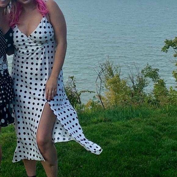 OU KELLY SURPLICE B&W POLKA DOT MIDI DRESS - Picture 8 of 8